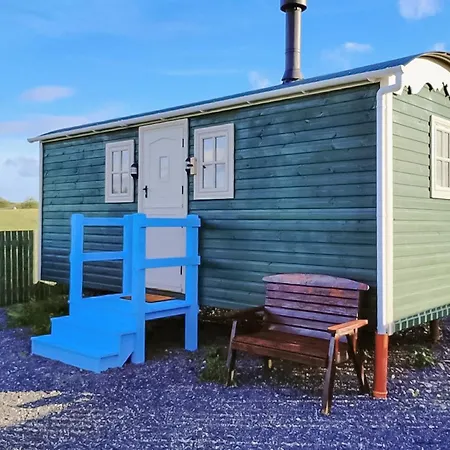 בית נופש Spring Meadow Shepherds Hut *