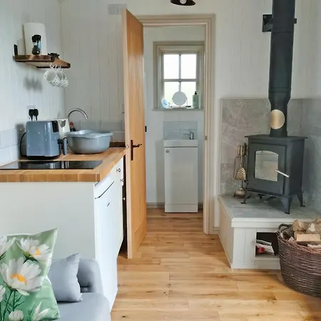 Spring Meadow Shepherds Hut Rowrah